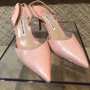 Manolo Blahnik Snakeskin Pumps. Pink size 40